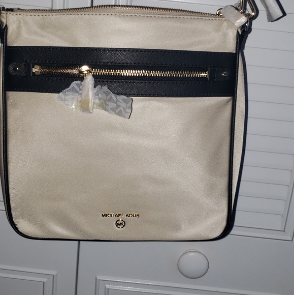 NWT MK Crossbody - Picture 4 of 7